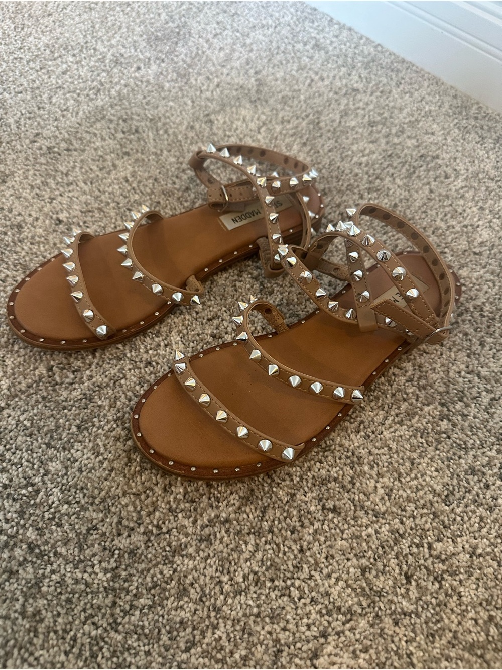 Steve Madden Tan Studded Strappy Flat Sandals - Size 6